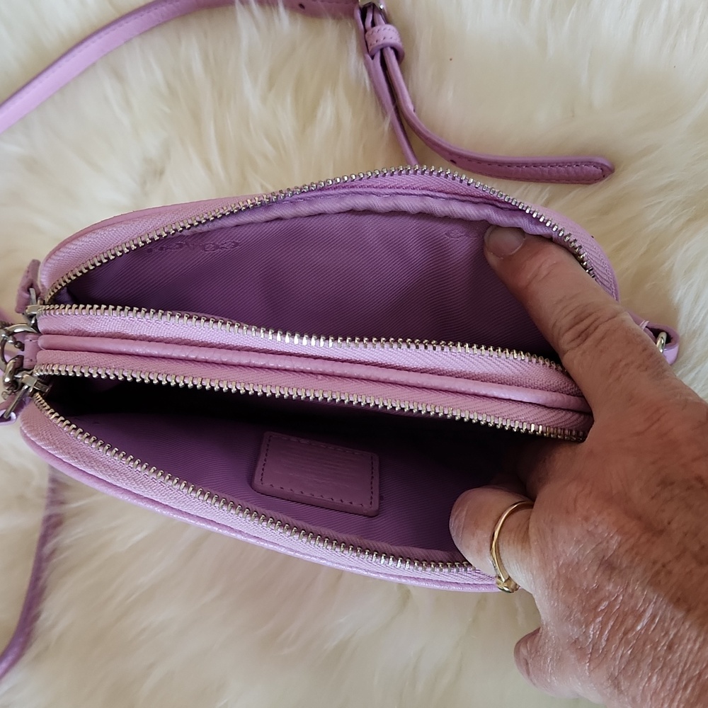 Adorable Coach Pink Leather Double Zippered Mini Camera Crossbody Bag 🩷🌸🩶 - Picture 11 of 16